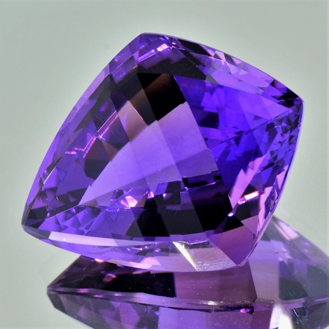 Amethyst, Freiform facettiert (53,50 ct.) aus Brasilien Amethyst, Freiform facettiert (53,50 ct.) aus Brasilien