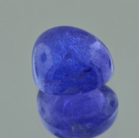 Tansanit, Freiform Cabochon (5,72 ct.) aus Tansania Tansanit, Freiform Cabochon (5,72 ct.) aus Tansania