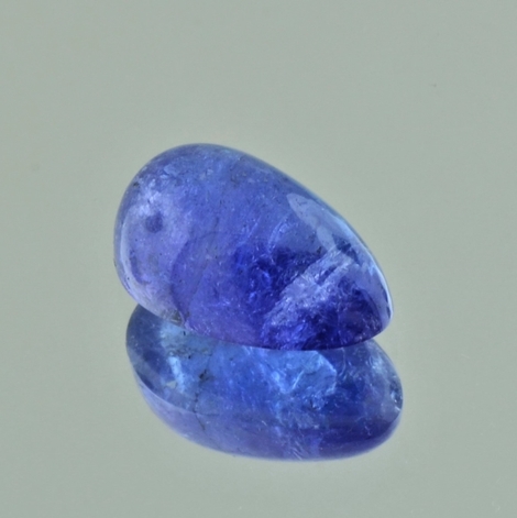 Tansanit, Tropfen Cabochon (5,51 ct.) aus Tansania (Merelani Hills) Tansanit, Tropfen Cabochon (5,51 ct.) aus Tansania (Merelani Hills)