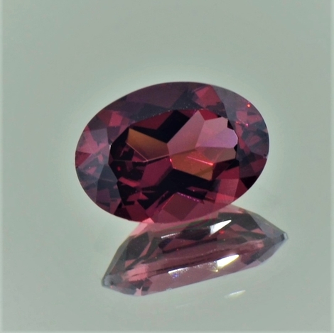 Granat - Rhodolith, Oval facettiert (3,84 ct.) aus Tansania