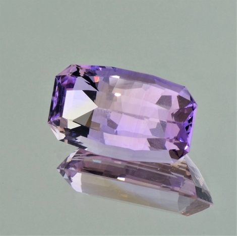 Ametrin, Antik facettiert (12,45 ct.) aus Brasilien Ametrin, Antik facettiert (12,45 ct.) aus Brasilien