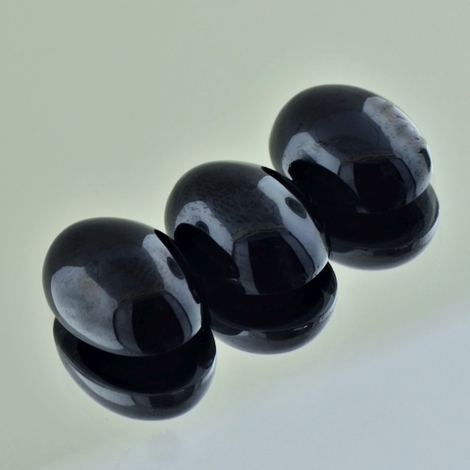 Spinell Lot, Oval Cabochon (26,30 ct.) aus Vietnam Spinell Lot, Oval Cabochon (26,30 ct.) aus Vietnam
