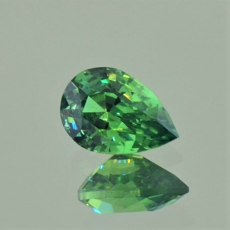 Demantoid, Tropfen facettiert (1,17 ct.) aus Namibia (Erongo, Green Dragon Mine)