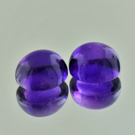 Amethyst Duo, Oval Cabochon (12,87 ct.) aus Brasilien Amethyst Duo, Oval Cabochon (12,87 ct.) aus Brasilien