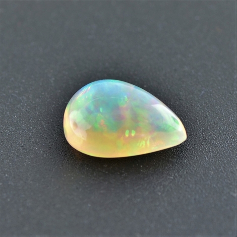 Edelopal, Tropfen Cabochon (3,64 ct.) aus Äthiopien (Welo) Edelopal, Tropfen Cabochon (3,64 ct.) aus Äthiopien (Welo)