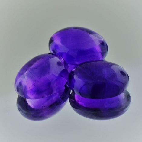 Amethyst Lot, Oval Cabochon (28,93 ct.) aus Brasilien Amethyst Lot, Oval Cabochon (28,93 ct.) aus Brasilien