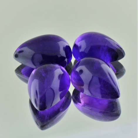 Amethyst Lot, Tropfen Cabochon (21,86 ct.) aus Brasilien Amethyst Lot, Tropfen Cabochon (21,86 ct.) aus Brasilien