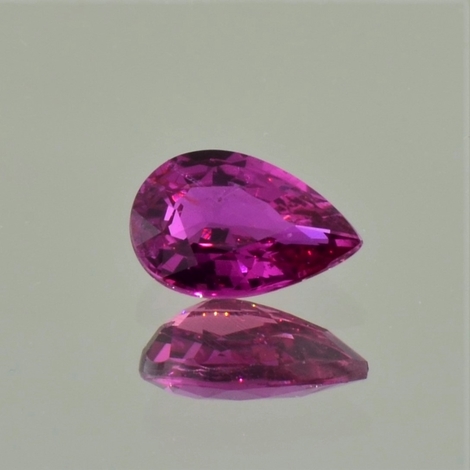 Rubin, Tropfen facettiert (1,47 ct.) aus Mosambik (Mashamba) Rubin, Tropfen facettiert (1,47 ct.) aus Mosambik (Mashamba)