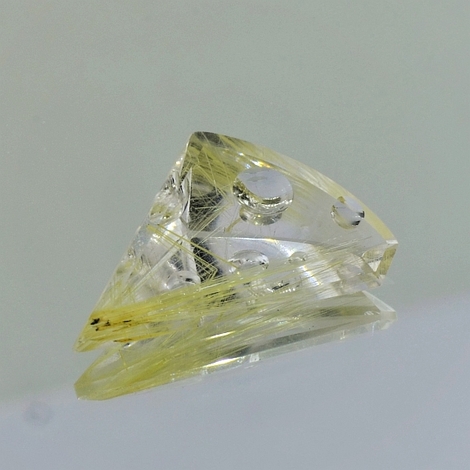 Rutilquarz, Freiform facettiert (10,39 ct.) aus Brasilien