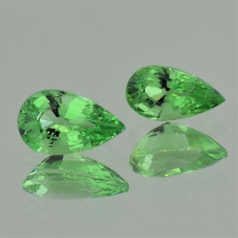 Tsavorit Duo, Tropfen facettiert (2,26 ct.) aus Tansania (Merelani Hills) Tsavorit Duo, Tropfen facettiert (2,26 ct.) aus Tansania (Merelani Hills)