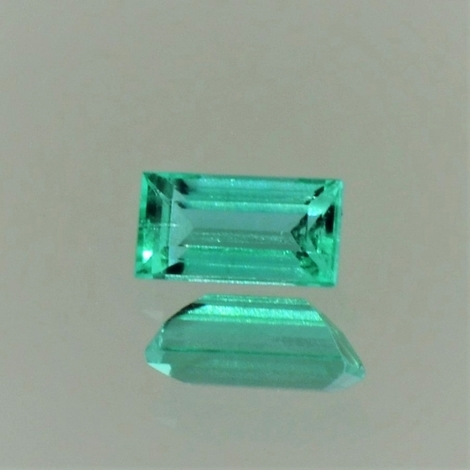 Smaragd, Rechteck facettiert (0,81 ct.) aus Kolumbien Smaragd, Rechteck facettiert (0,81 ct.) aus Kolumbien