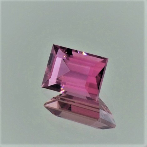 Turmalin, Rechteck facettiert (2,53 ct.) aus Kongo Turmalin, Rechteck facettiert (2,53 ct.) aus Kongo