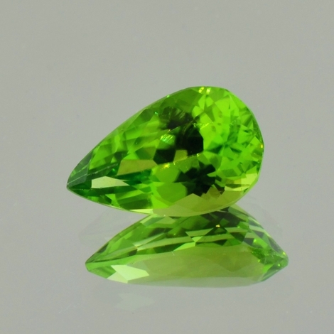 Peridot Tropfen grün 4,42 ct Peridot Tropfen grün 4,42 ct