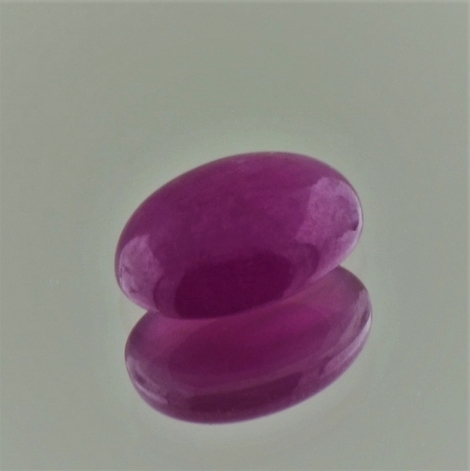 Rubin, Oval Cabochon (3,75 ct.) aus Afrika Rubin, Oval Cabochon (3,75 ct.) aus Afrika