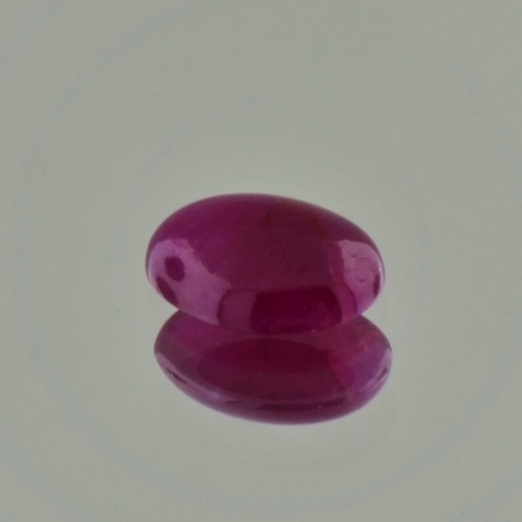 Rubin, Oval Cabochon (2,22 ct.) aus Afrika Rubin, Oval Cabochon (2,22 ct.) aus Afrika