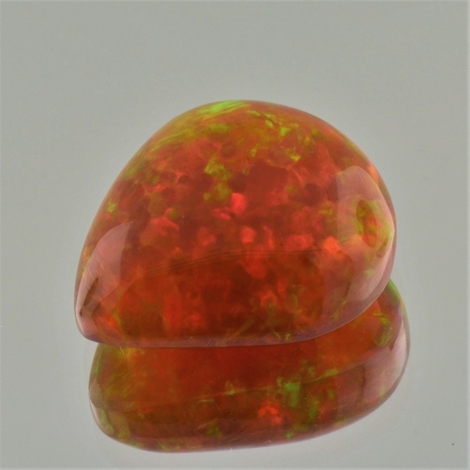 Edelopal Cabochon Tropfen bräunlich-orange 22,77 ct