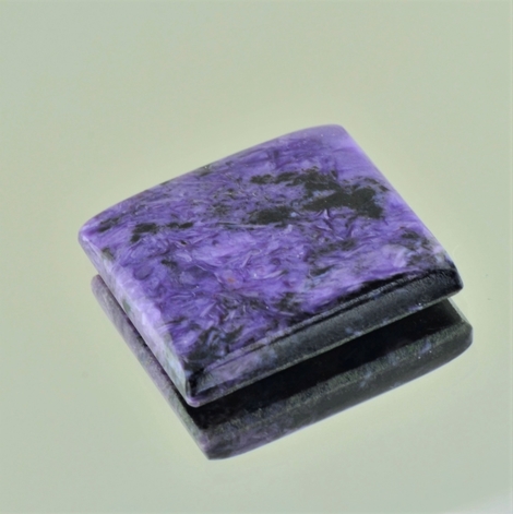Charoit, Quadrat (37,85 ct.) aus Russland Charoit, Quadrat (37,85 ct.) aus Russland