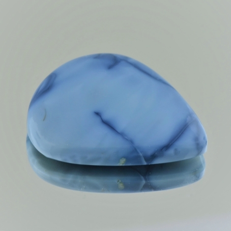 Opal cabochon pear hellblau-blau 38.78 ct