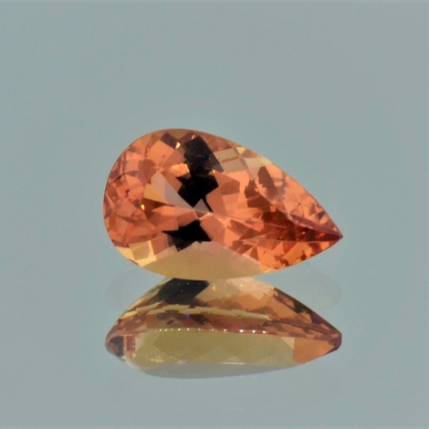 Imperial Topas, Tropfen facettiert (3,96 ct.) aus Brasilien (Ouro Preto, Capao Mine) Imperial Topas, Tropfen facettiert (3,96 ct.) aus Brasilien (Ouro Preto, Capao Mine)