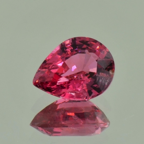 Spinell, Tropfen facettiert (3,65 ct.) aus Tansania (Mahenge) Spinell, Tropfen facettiert (3,65 ct.) aus Tansania (Mahenge)