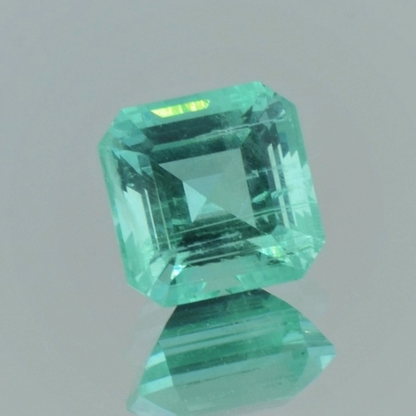 Smaragd, Achteck facettiert (4,38 ct.) aus Russland (Ural, Malyschewa) Smaragd, Achteck facettiert (4,38 ct.) aus Russland (Ural, Malyschewa)