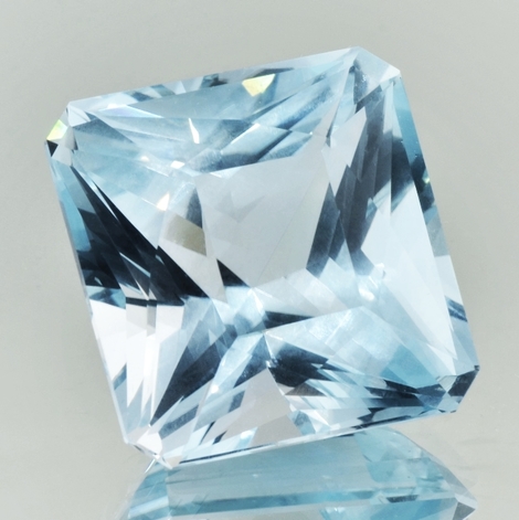 Topas octagon-design hellblau unbehandelt 107,55 ct Topas octagon-design hellblau unbehandelt 107,55 ct
