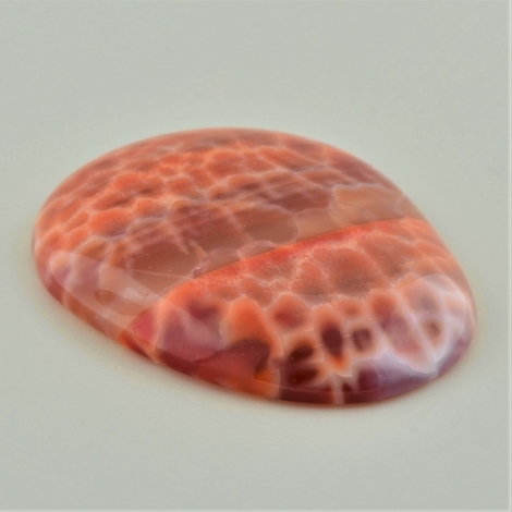 Feuer-Chalcedon, Freiform Cabochon (68,12 ct.) aus Afrika Feuer-Chalcedon, Freiform Cabochon (68,12 ct.) aus Afrika