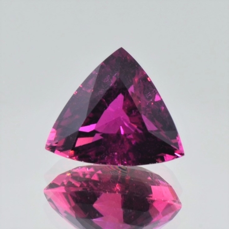 Rubellit, Trillion facettiert (9,77 ct.) aus Mosambik Rubellit, Trillion facettiert (9,77 ct.) aus Mosambik