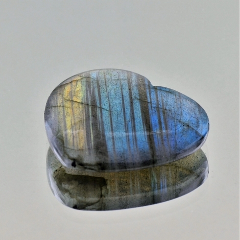 Labradorit, Herz (29,61 ct.) aus Madagaskar Labradorit, Herz (29,61 ct.) aus Madagaskar