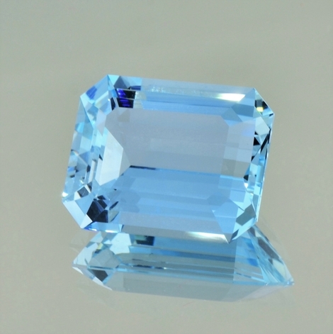 Aquamarin octagon hellblau 19,56 ct Aquamarin octagon hellblau 19,56 ct