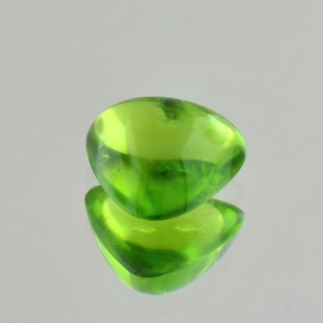 Peridot, Trillion Cabochon (7,94 ct.) aus Pakistan (Kohistan)