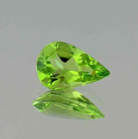 Peridot pear green 2.57 ct