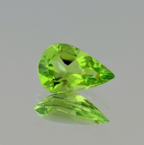 Peridot Tropfen grün 2,57 ct Peridot Tropfen grün 2,57 ct