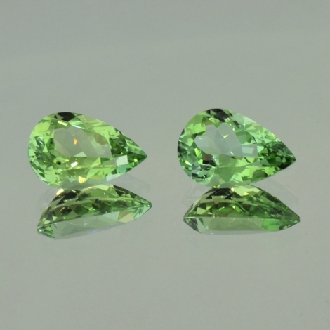 Tourmaline Pair pear green 7.35 ct