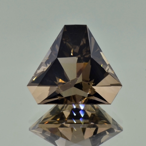 Rauchquarz, Design-Trillion facettiert (28,88 ct.) aus Brasilien Rauchquarz, Design-Trillion facettiert (28,88 ct.) aus Brasilien