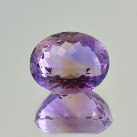 Ametrin, Oval facettiert (27,41 ct.) aus Bolivien Ametrin, Oval facettiert (27,41 ct.) aus Bolivien