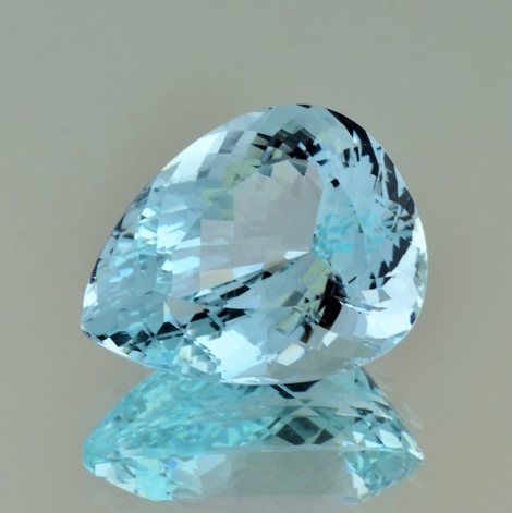 Aquamarine pear light blue unheated 27.94 ct