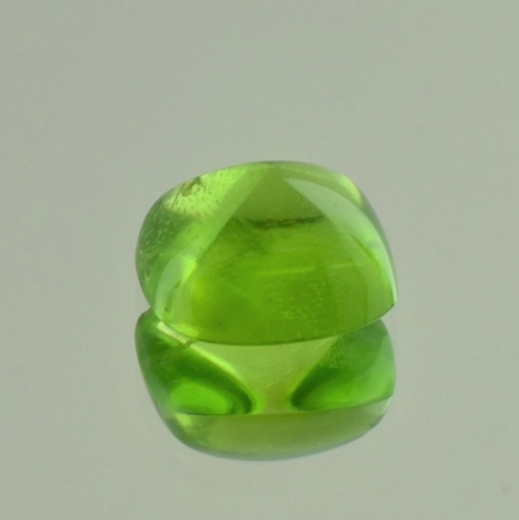 Peridot sugarloaf 10,56 ct Peridot sugarloaf 10,56 ct