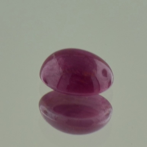 Rubin, Oval Cabochon (2,75 ct.) aus Afrika Rubin, Oval Cabochon (2,75 ct.) aus Afrika