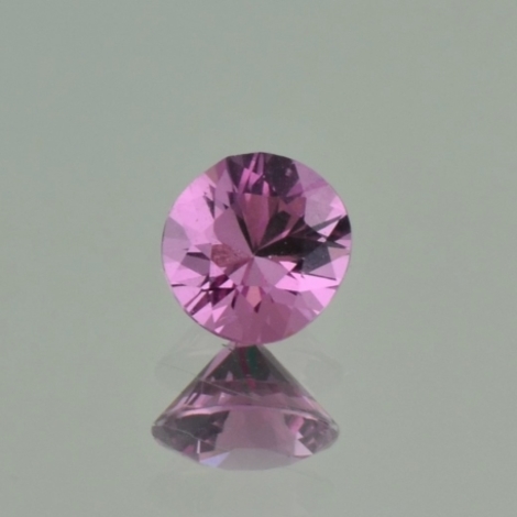 Spinell, Oval facettiert (0,93 ct.) aus Burma (Myanmar) Spinell, Oval facettiert (0,93 ct.) aus Burma (Myanmar)