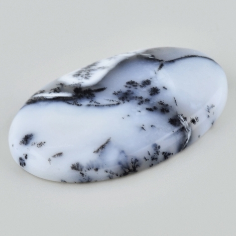 Dendritenopal, Oval Cabochon (105,65 ct.) aus Brasilien