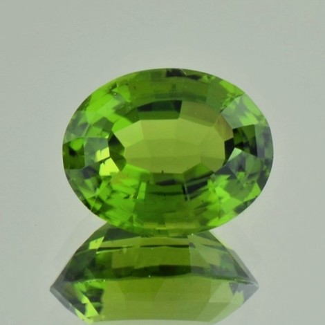 Peridot, Oval facettiert (10,50 ct.) aus Burma (Myanmar)