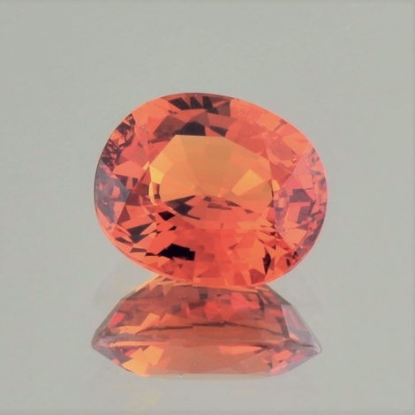 Mandarin Granat oval orange 4,91 ct. Mandarin Granat oval orange 4,91 ct.