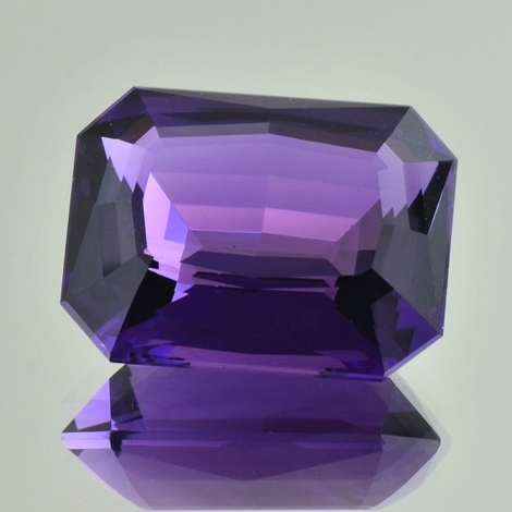 Amethyst octagon violet 41.85 ct