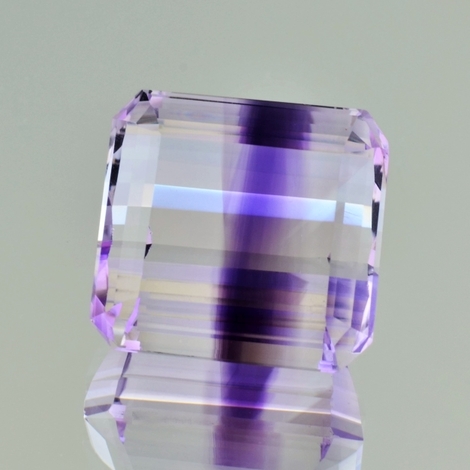 Bicolor Quarz octagon farblos+violett 50,66 ct Bicolor Quarz octagon farblos+violett 50,66 ct