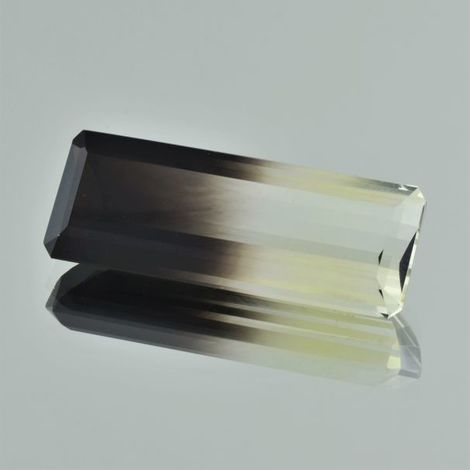 Bicolor-Quarz, Achteck facettiert (34,62 ct.) aus Brasilien