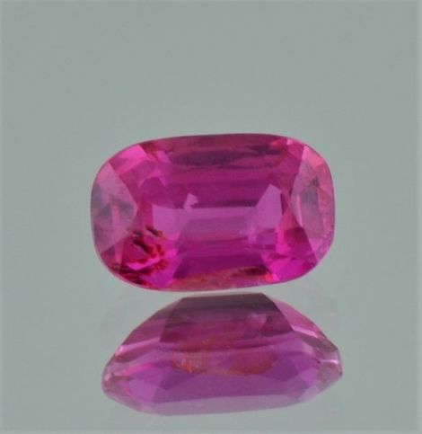 Rubin, Antikoval facettiert (2,84 ct.) aus Mosambik (Montepuez)