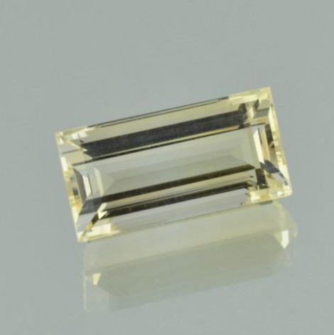 Scapolite Baguette light yellow untreated 17.22 ct