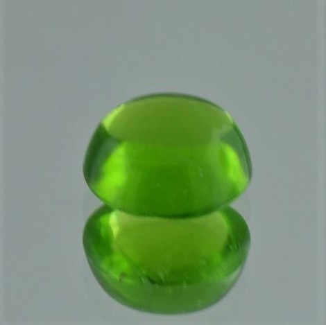 Peridot, Oval Cabochon (7,44 ct.) aus Pakistan (Kohistan)