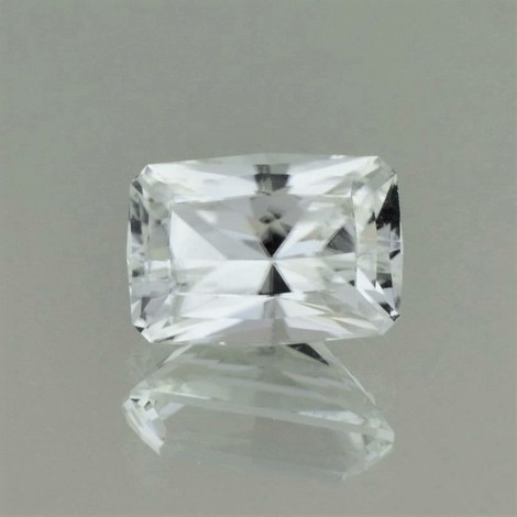 Datolith, Design-Achteck facettiert (5,36 ct.) aus Namibia Datolith, Design-Achteck facettiert (5,36 ct.) aus Namibia